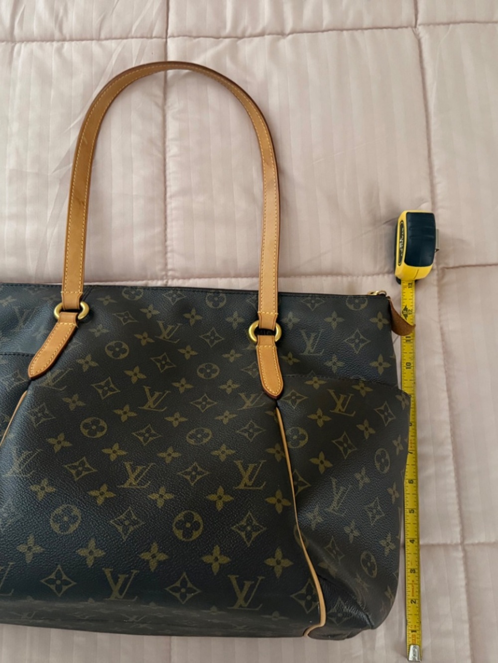 Louis Vuitton Totally MM - Picture 15 of 16